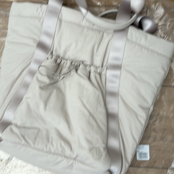 Vuori All Around Tote in Ecru - Picture 5 of 7